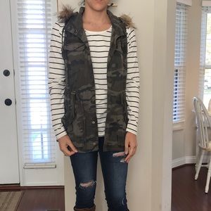 Adorable Camo vest! Size small